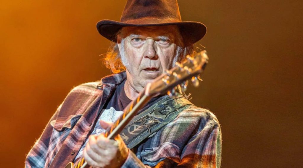 Neil Young retira su demanda contra Trump por el uso de sus canciones