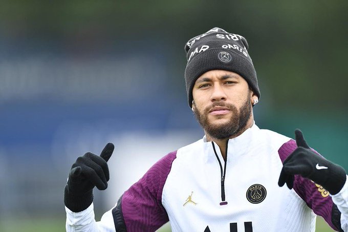 Neymar causa polémica en Brasil por organizar fiesta con unos 500 invitados