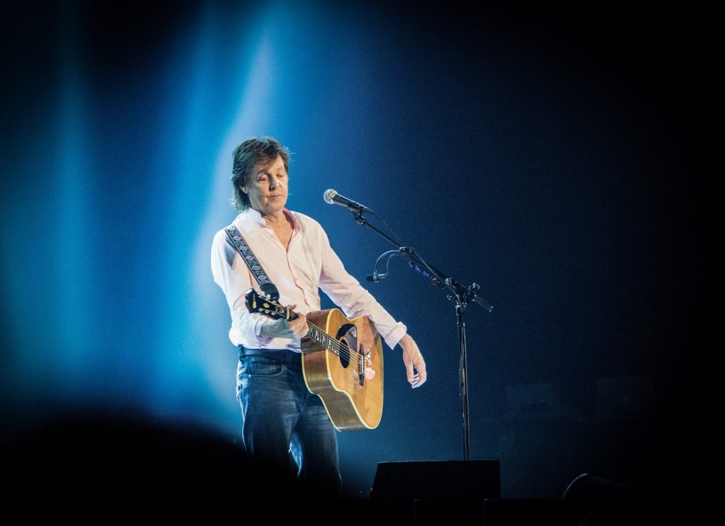 Paul McCartney dice que se vacunará y anima a los británicos a hacerlo
