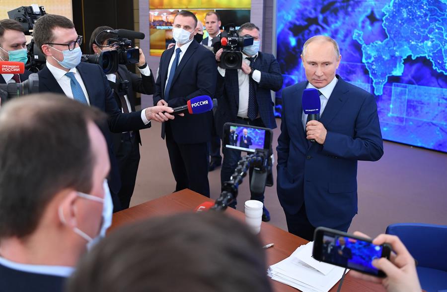 Putin elogia a Biden pero acusa a EEUU de sembrar la desconfianza en Rusia