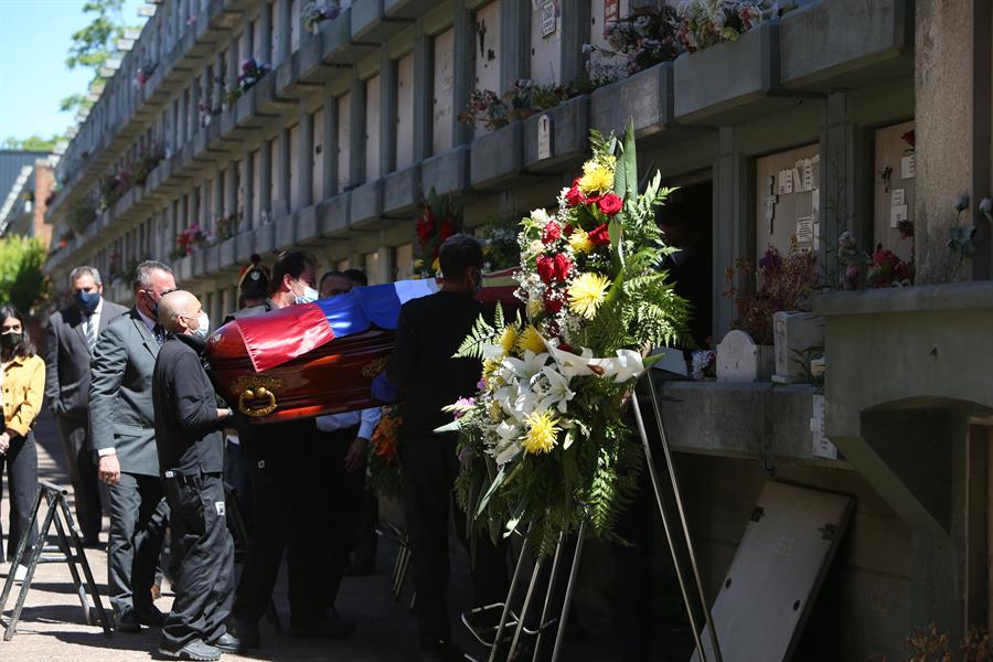 Tabaré Vázquez ya reposa en el cementerio