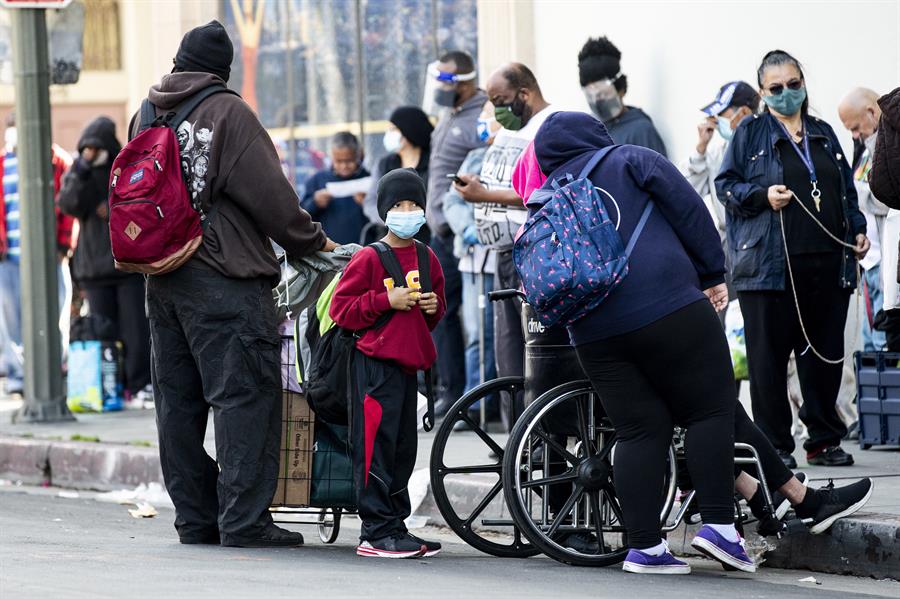 Más de 30 millones de personas en riesgo de quedarse sin camas en UCI en California