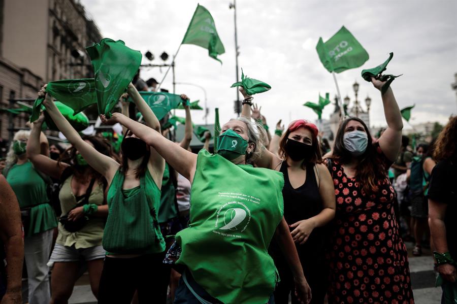La Cámara de Diputados de Argentina aprobó ley del aborto, que ahora pasa al Senado