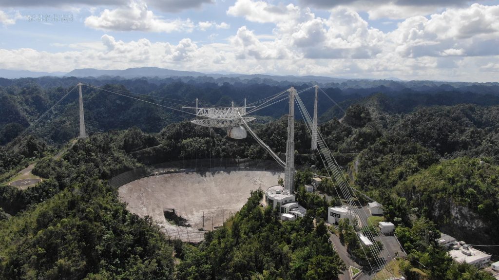 No aguantó más: radiotelescopio de Arecibo colapsó