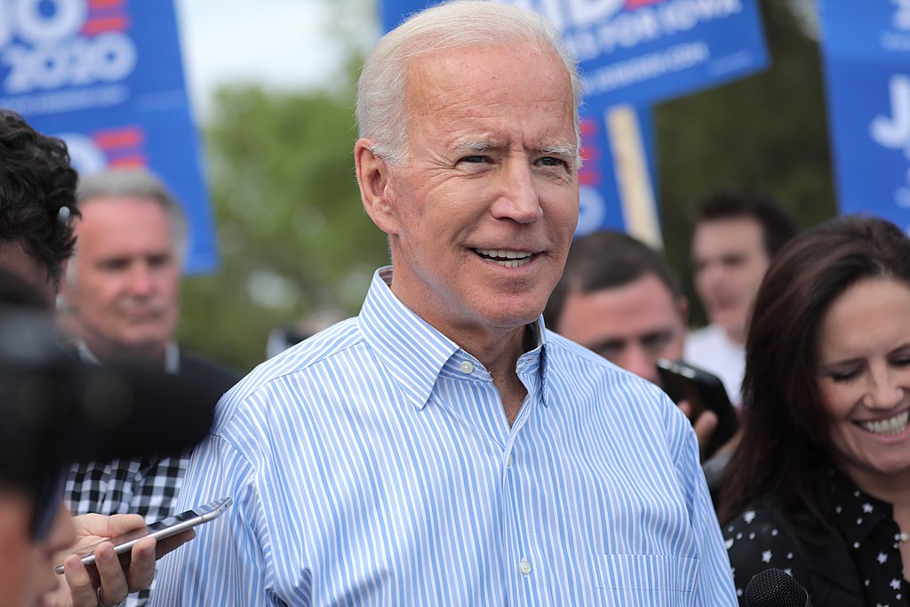 Juez rechaza un nuevo intento de revocar victoria de Biden