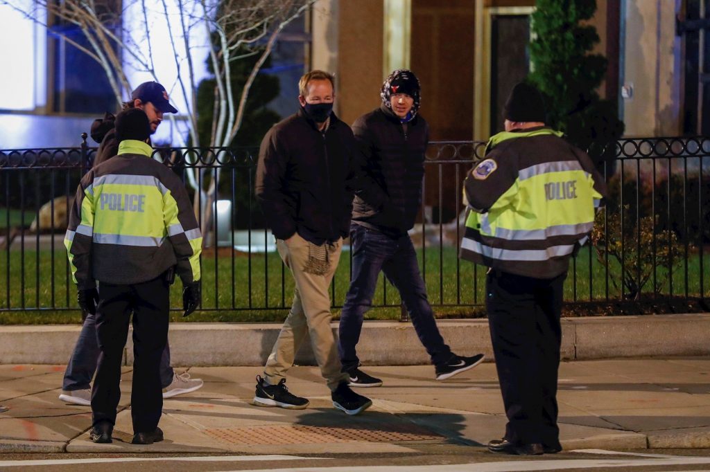 Al menos 69 detenidos por la policía de DC tras el asalto al Capitolio