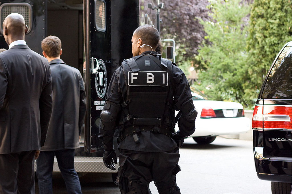 FBI detiene a exsoldado de Florida por incitar ataques contra seguidores de Trump