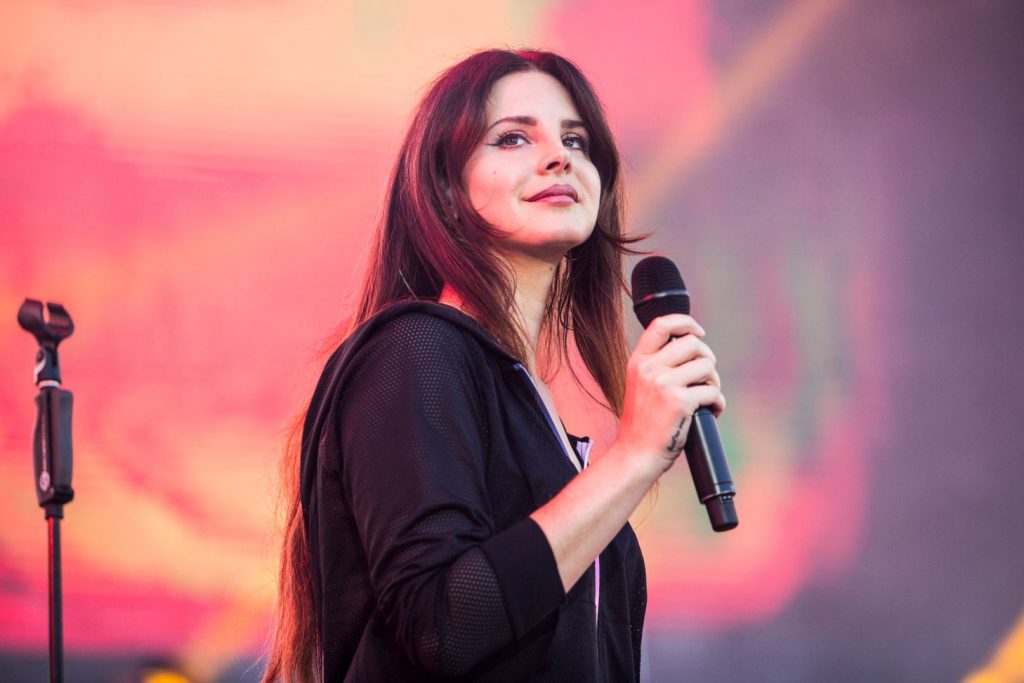 Critican a Lana del Rey tras mostrar arte de su nuevo álbum
