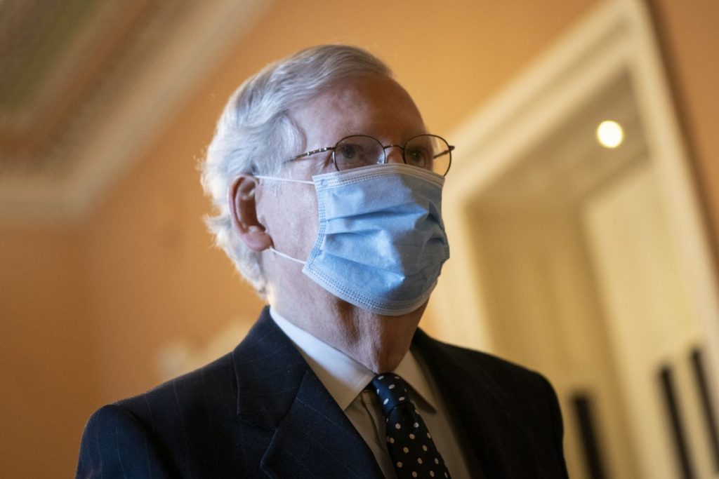 McConnell aseguró que no hay posibilidad de un "juicio justo o serio" antes del 20 de enero