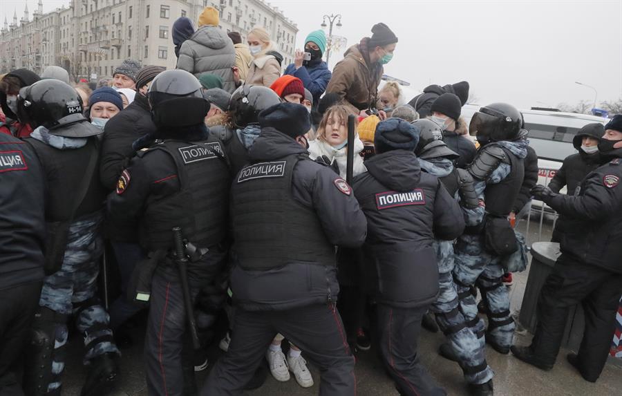 Casi 3.300 detenidos en Rusia durante las protestas en apoyo a Navalni