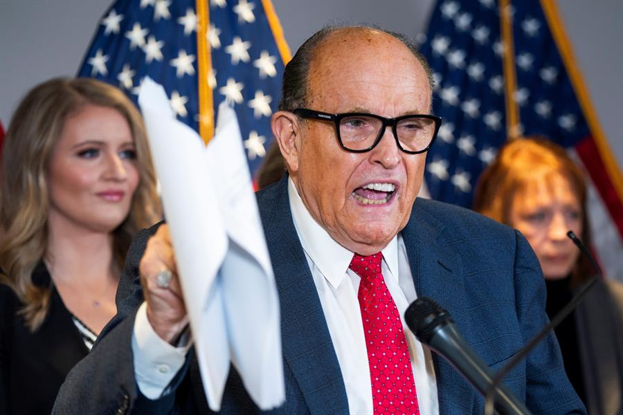 Dominion demanda por difamación a Rudy Giuliani