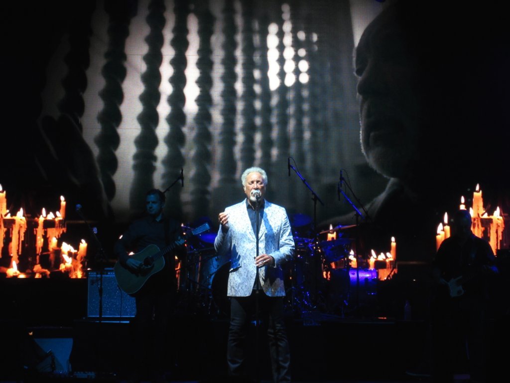 Tom Jones publicará a los 80 años un nuevo disco, "Surrounded By Time"