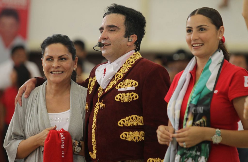 Vicente Fernández Jr. anuncia su candidatura a diputado en México