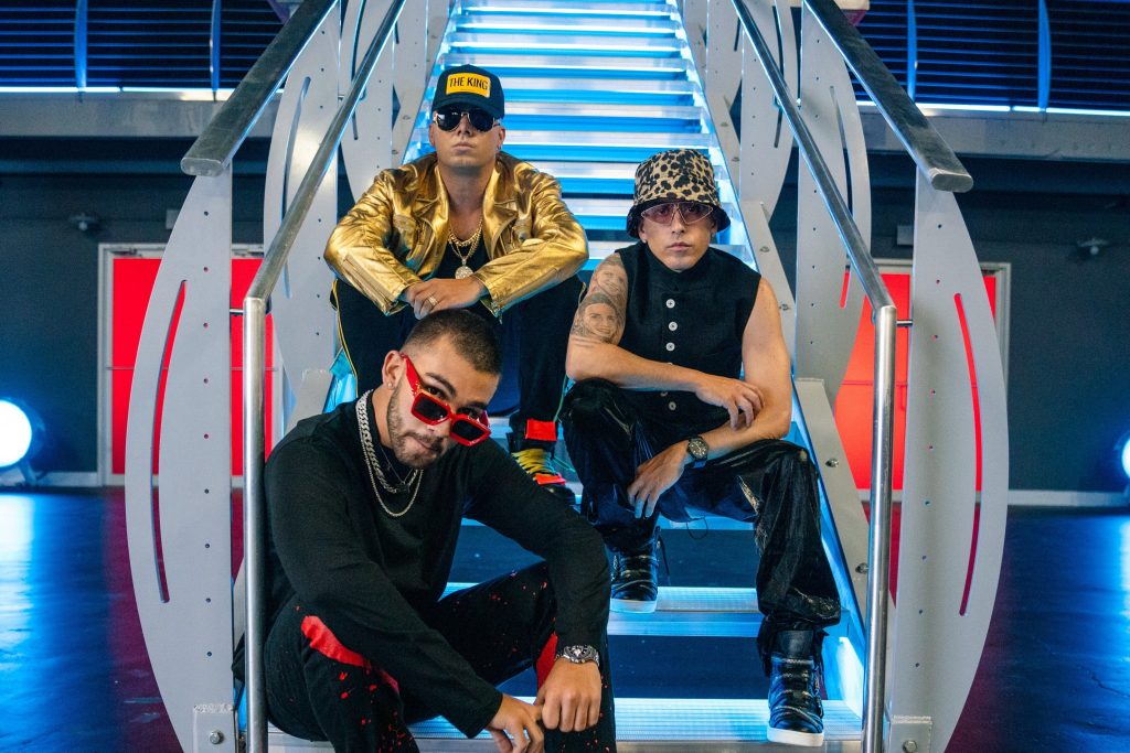 Wisin y Yandel, y Manuel Turizo se unen en Mala costumbre