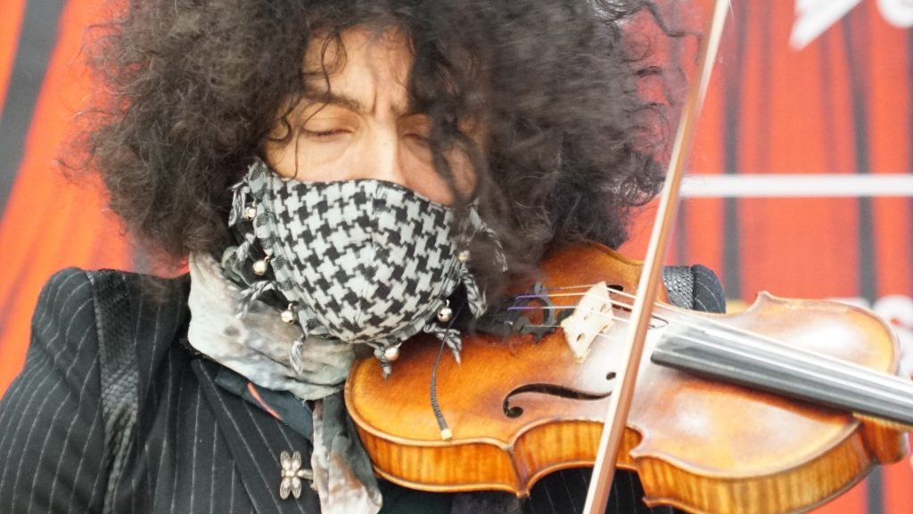 Malikian realiza conciertos en pequeños aforos durante la pandemia