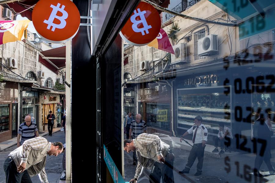 El valor del bitcóin batió un récord histórico al superar la barrera de los US$ 35.000