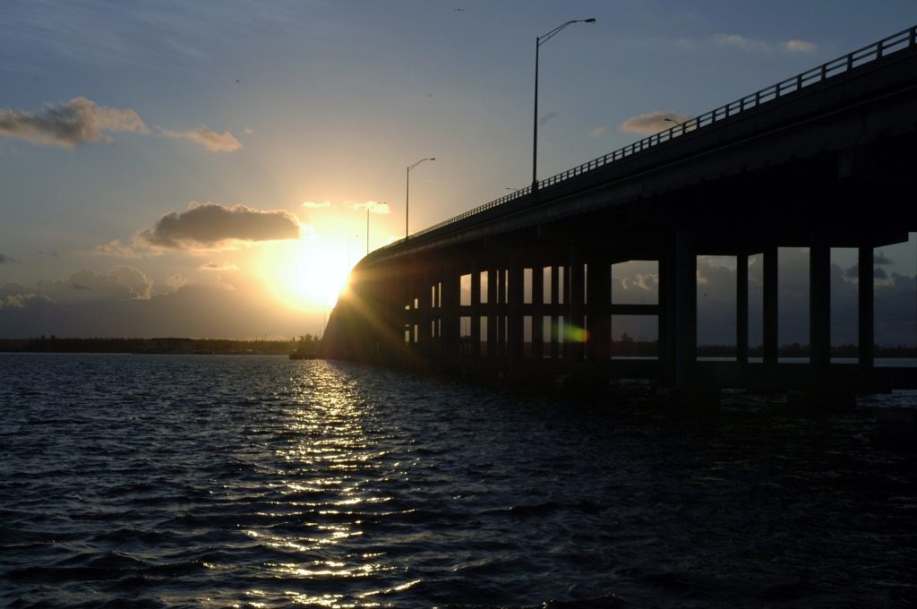 4 heridos y un desaparecido por colisión de botes en Miami