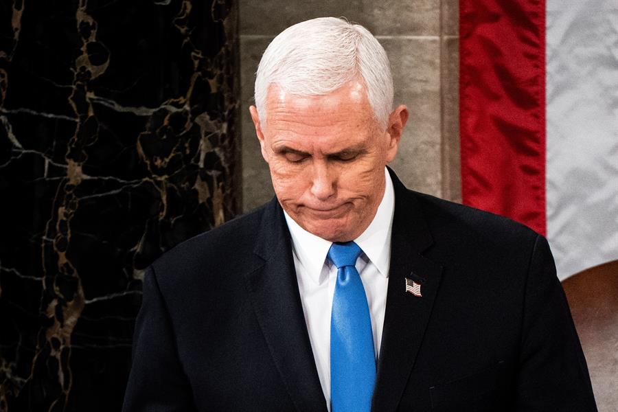 Pence contradice a Trump y tilda de "antiético" que un vicepresidente decida el resultado electoral