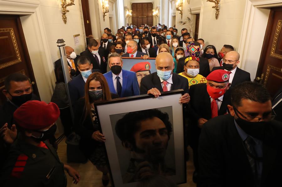 Parlamentarios chavistas tomaron posesión de sus escaños