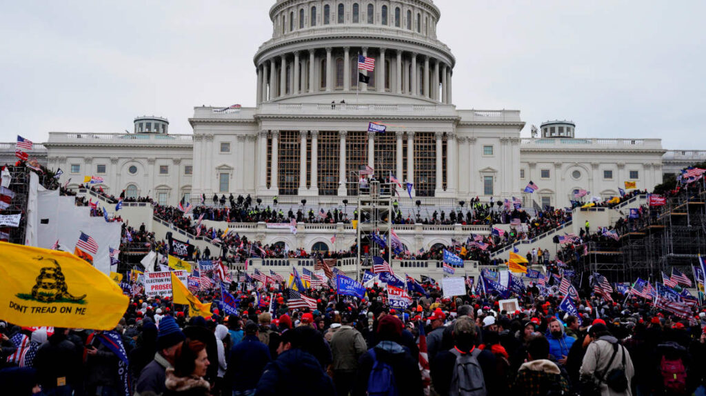 Acusan a más de 200 personas por el asalto al Capitolio de EEUU