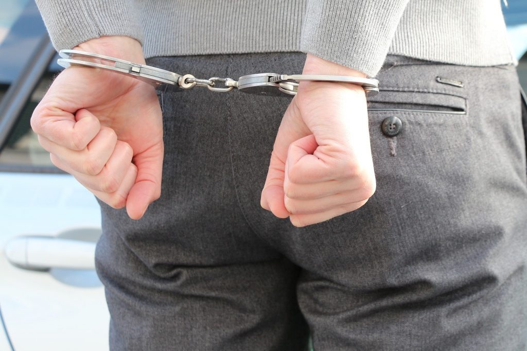 Arrestan en Florida a hombre acusado de asalto al Capitolio