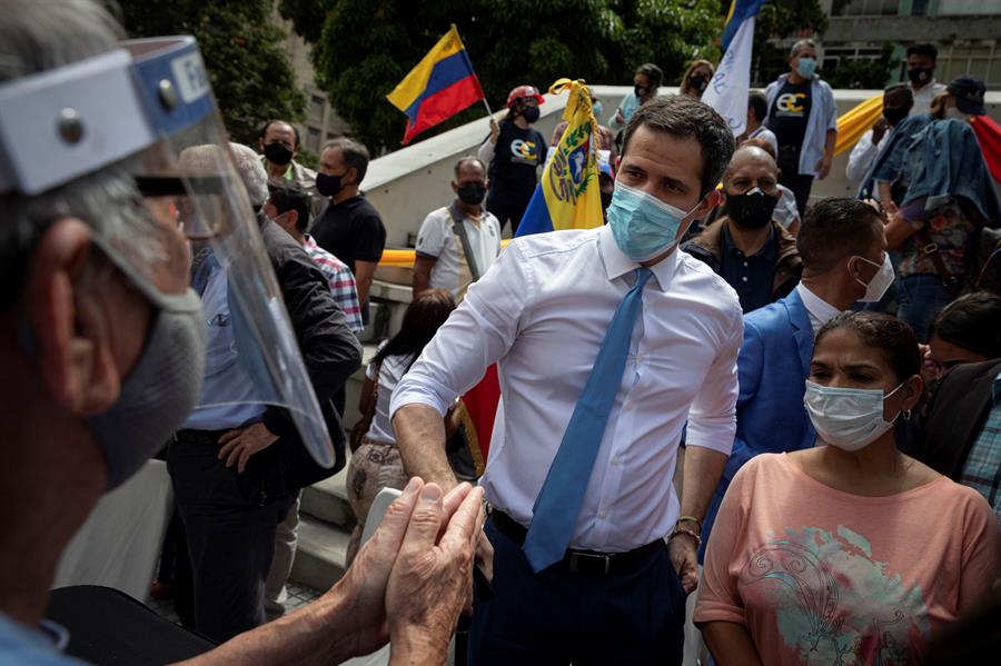 Guaidó seguirá reuniéndose con aliados "para solucionar la crisis"