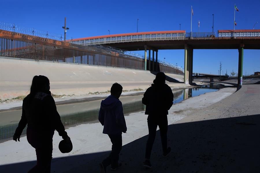 Indemnización millonaria a miles de migrantes detenidos ilegalmente en EEUU