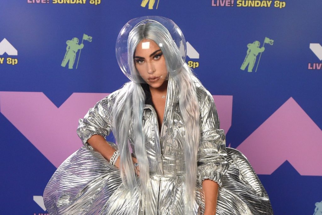 Atacan al paseador de perros de Lady Gaga y se roban dos de sus bulldog
