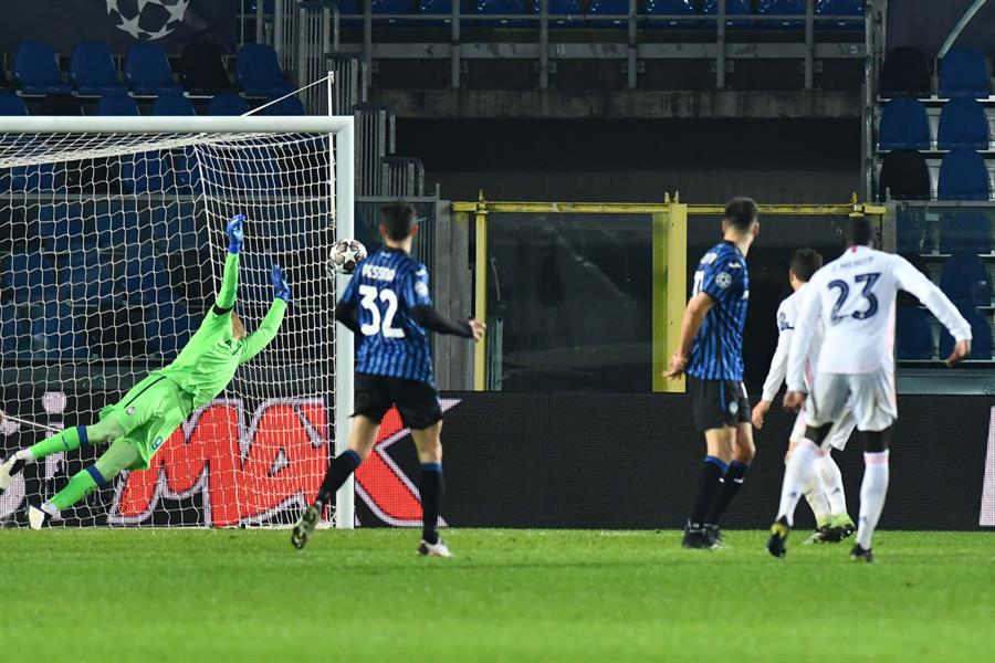 El Real Madrid sacó de Italia una victoria dorada gracias a Mendy