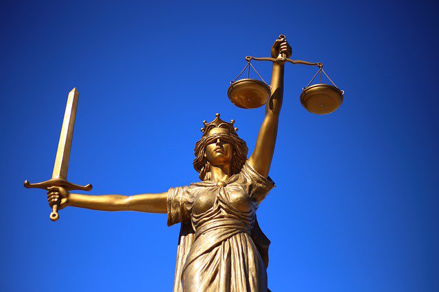 Supremo de Florida inhabilita a abogado que solicitó sexo a reclusas