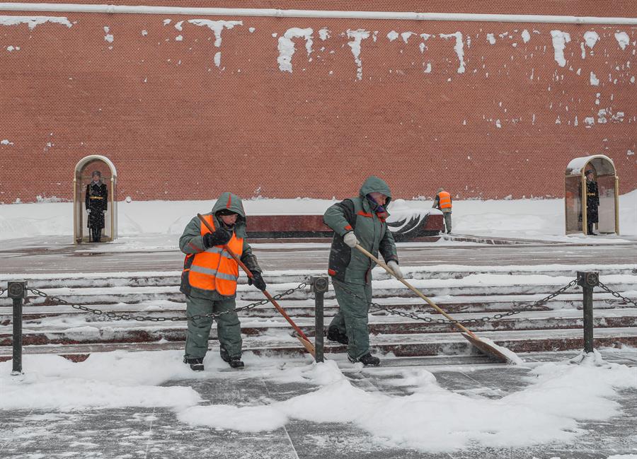 Moscú quedó sepultada bajo 56 centímetros de nieve debido a una nevada apocalíptica