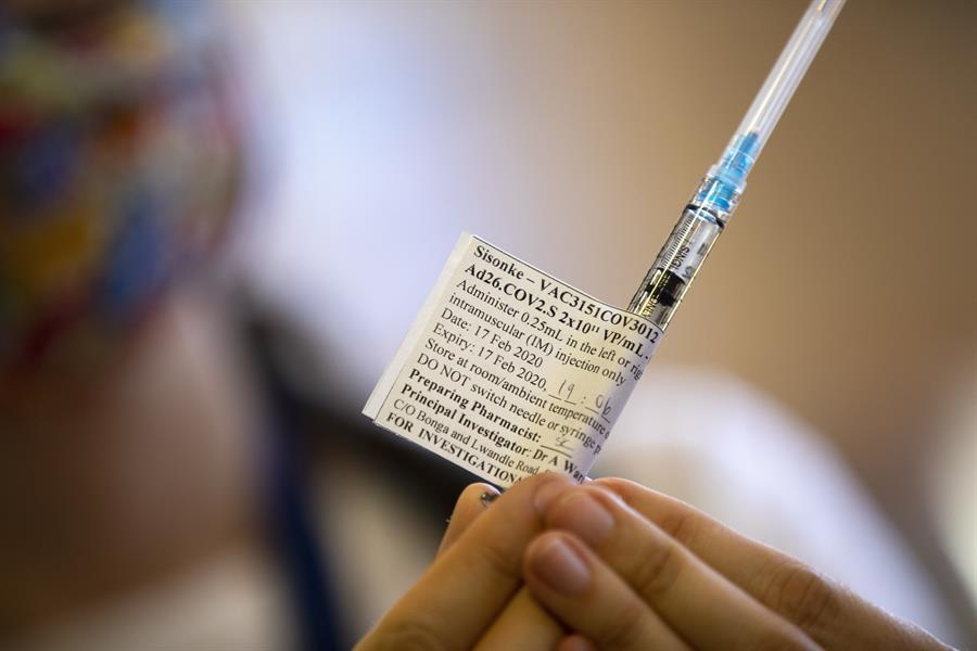 La FDA aprobó uso de la vacuna anticovid de una sola dosis de J&J en EEUU