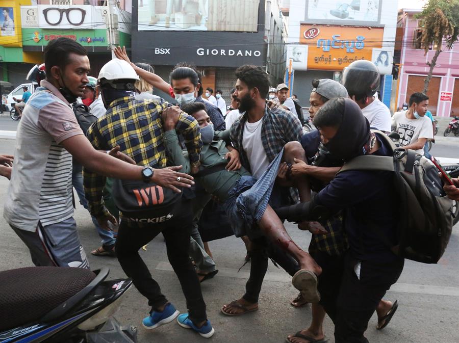 Represión en Birmania deja al menos 18 muertos durante protestas contra junta militar
