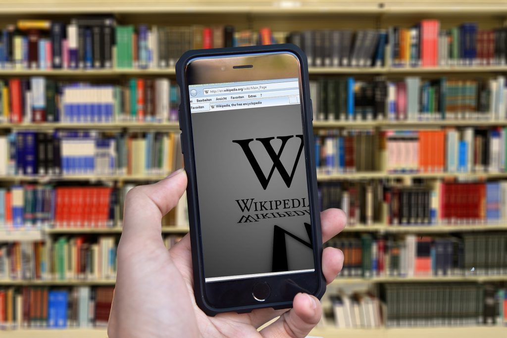 Contra la desinformación y la manipulación: Wikipedia publicó Código de conducta universal