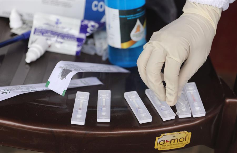 Agotados en minutos los primeros test rápidos de venta libre en Alemania