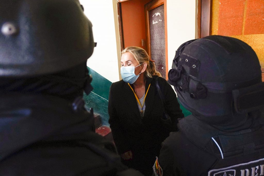 Piden juicio "justo e imparcial" para Áñez y exministros arrestados en Bolivia