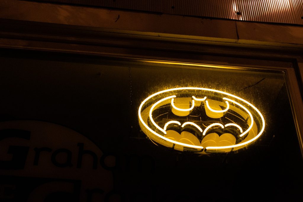 ¿Qué harías si te encontraras el Batimóvil de Batman? Pasó en un hotel de Sídney y aquí te mostramos el video