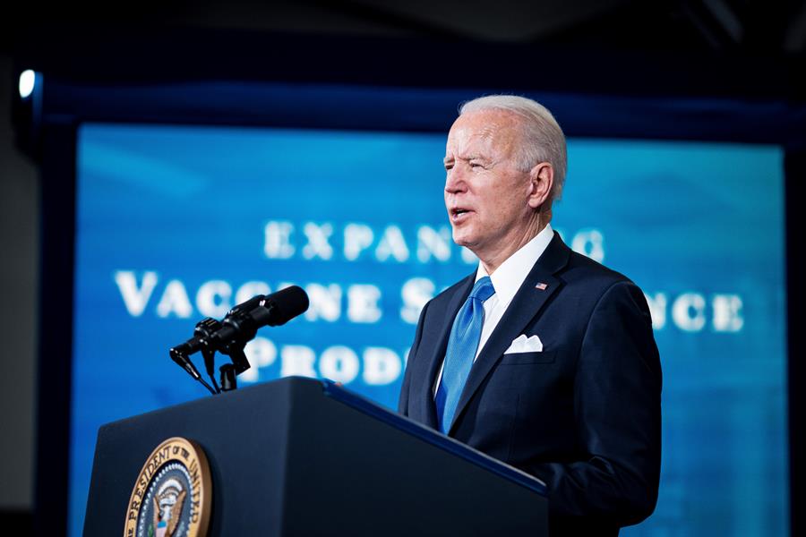 Biden busca acortar el tiempo bajo custodia de los menores migrantes
