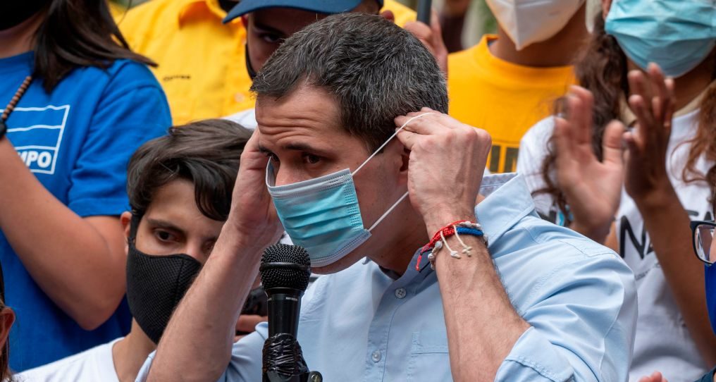 "Es urgente que entren las vacunas", dijo Guaidó al anunciar que dio positivo por COVID-19