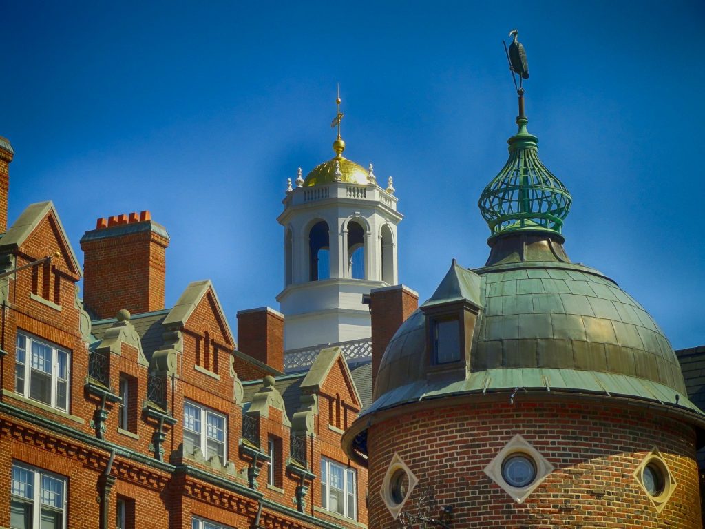 Ránking de QS clasifica a Harvard e ITM como las "mejores universidades del mundo"