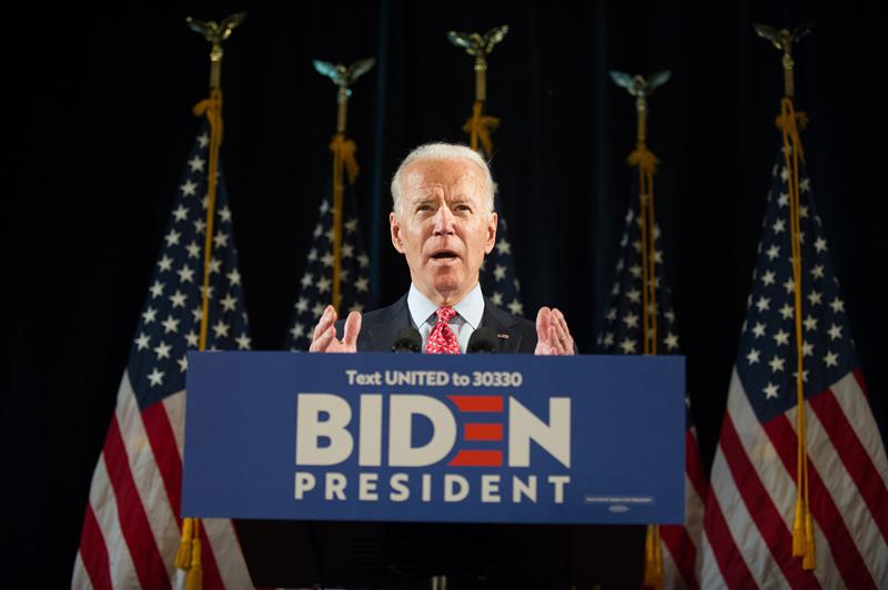 Biden despidió a 40 expertos de agencia medioambiental contratados por Trump