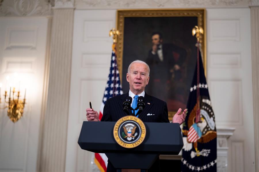 Biden celebra nuevo plan de estímulo: Es un paso gigante