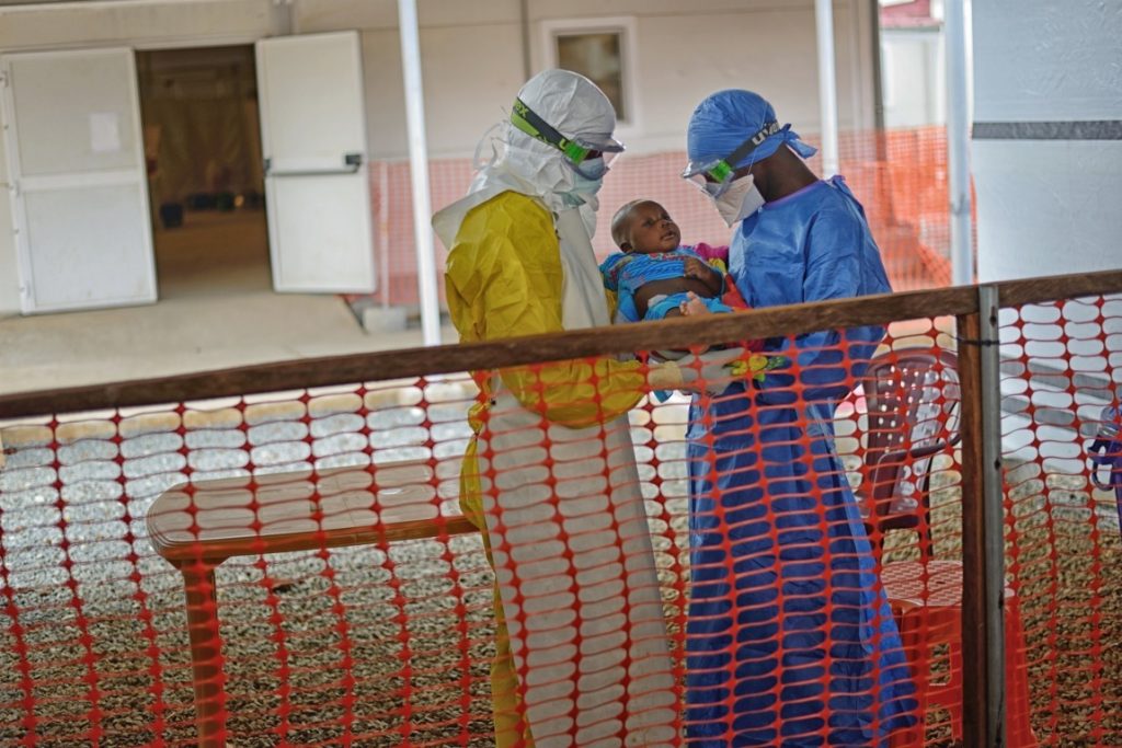 La OMS avisa que necesita más vacunas para enfrentar el nuevo brote de ébola en Guinea