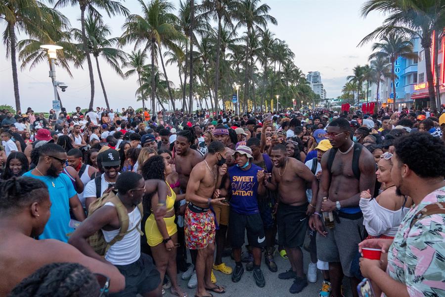 Miami Beach en alerta ante un nuevo fin de semana de multitudes