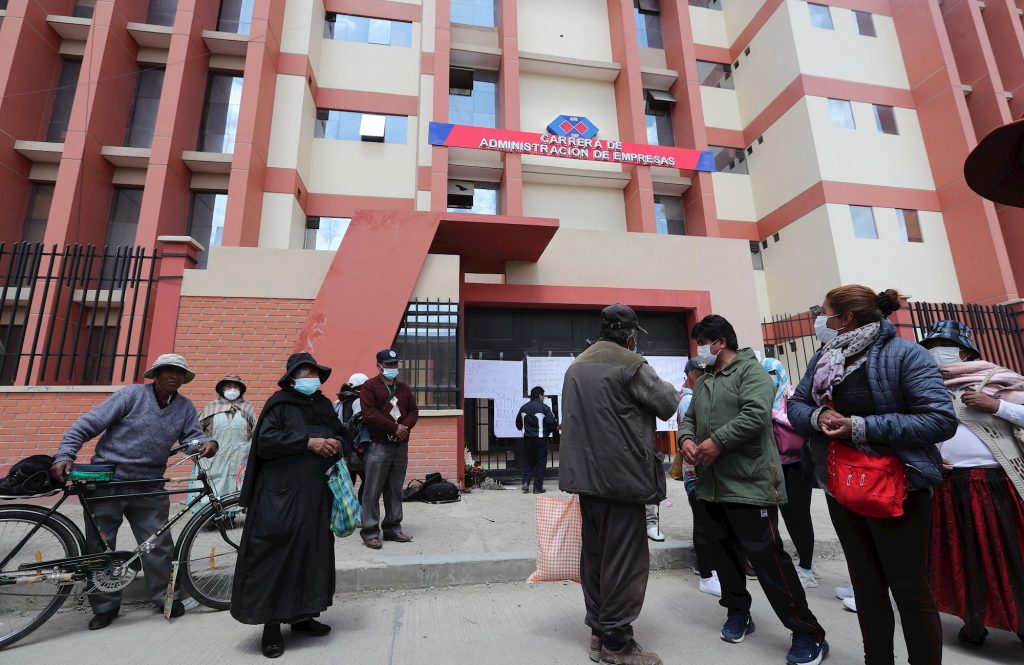 Padres piden que se intervenga universidad de Bolivia por muerte de 7 jóvenes