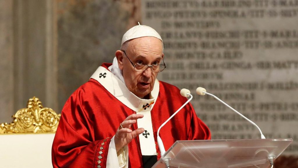 El papa Francisco denunció que las mafias están explotando la pandemia