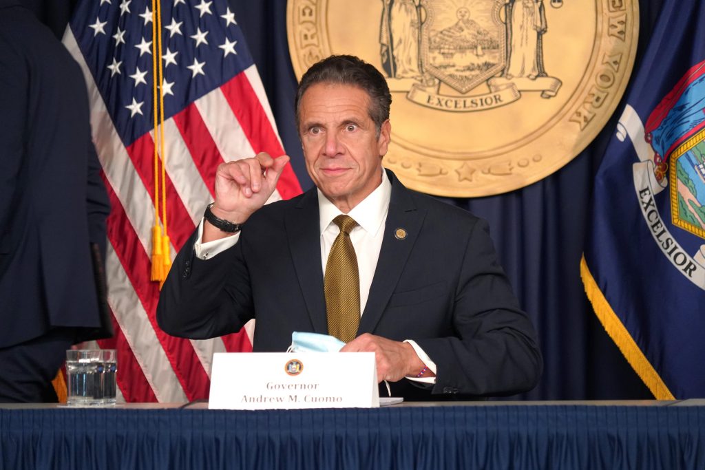 Cuomo debería "mirar dentro de su corazón" y preguntarse si puede gobernar, sugirió Pelosi