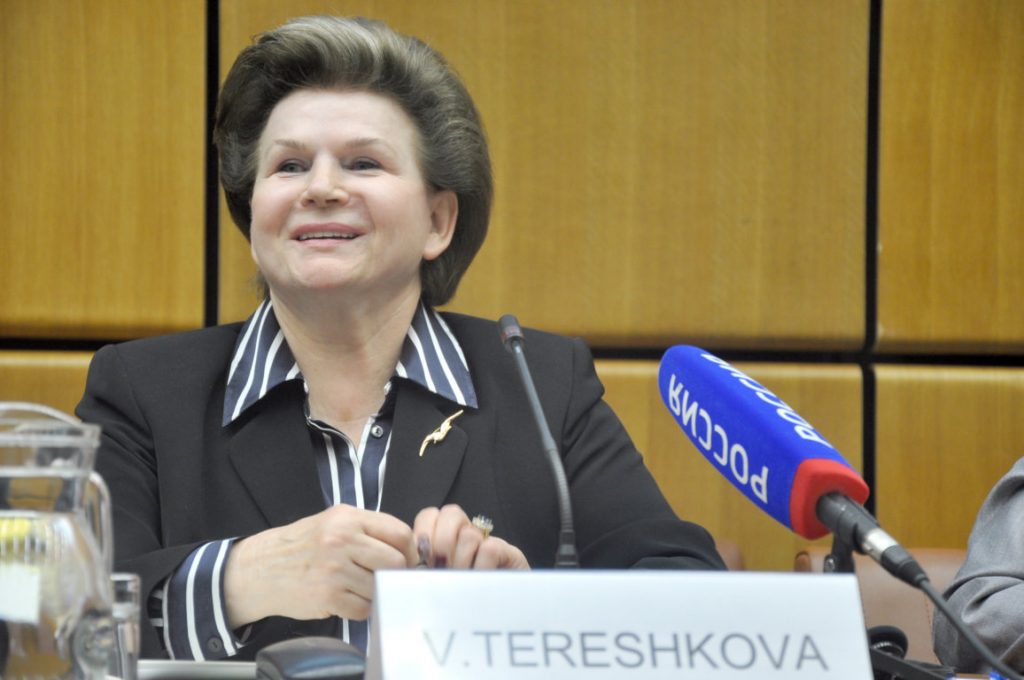Primera mujer cosmonauta, Valentina Tereshkova, se vacuna al cumplir 84 años