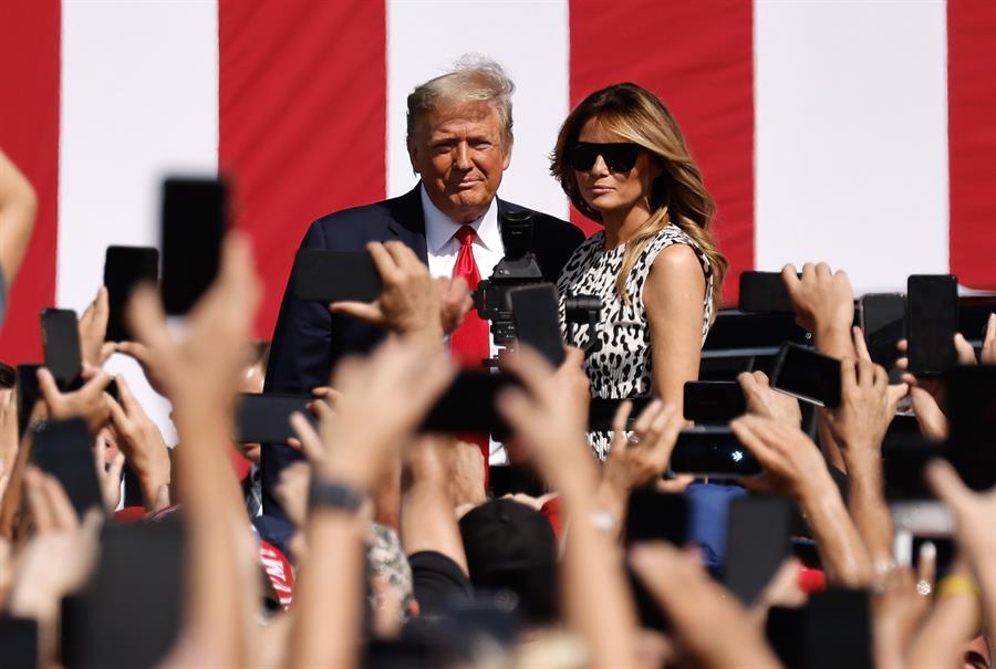 Trump y su esposa se vacunaron antes de abandonar la Casa Blanca, según medios