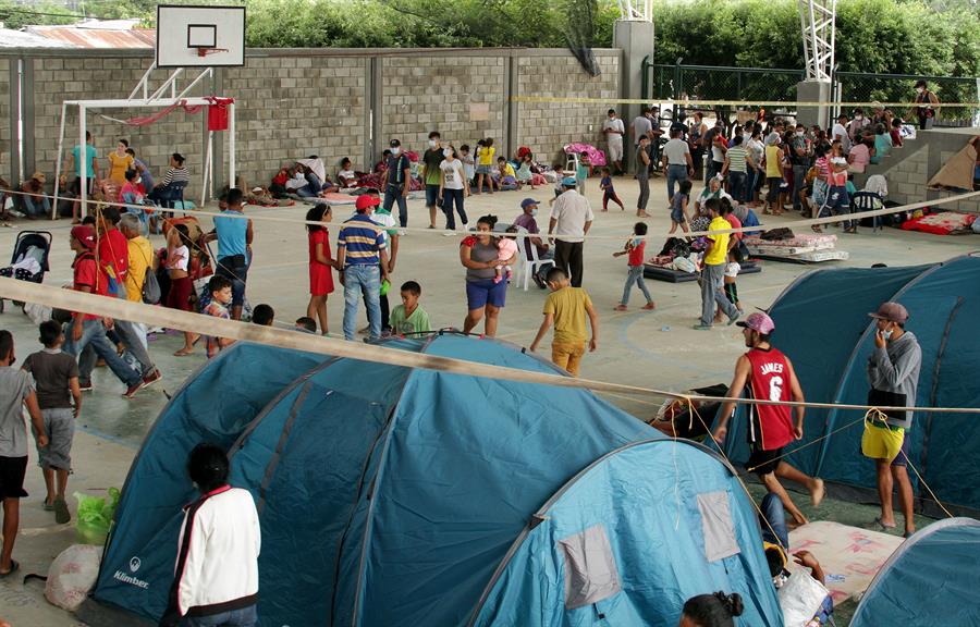 Guaidó culpa a Maduro de huida de 3.000 venezolanos por combates en la frontera